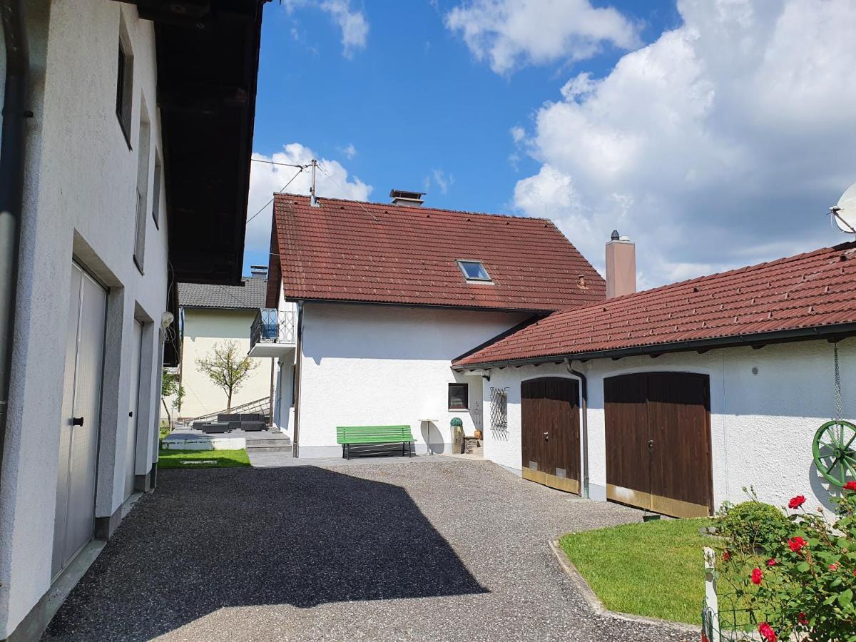 Bogi'S Ferienhaus - Pension Laakirchen Exterior foto