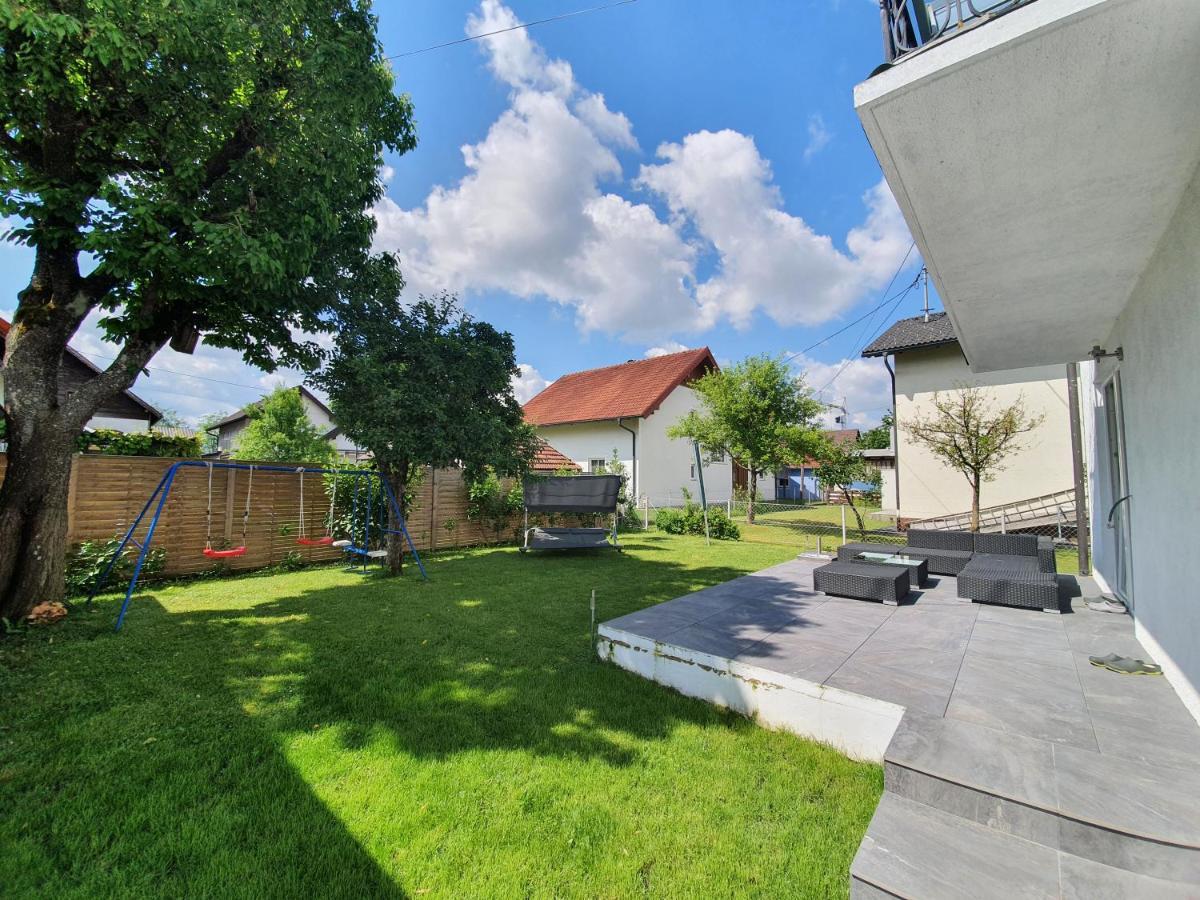Bogi'S Ferienhaus - Pension Laakirchen Exterior foto