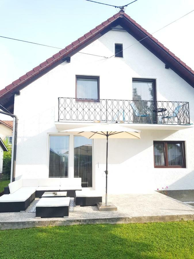 Bogi'S Ferienhaus - Pension Laakirchen Exterior foto